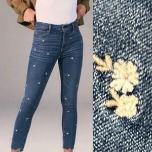 Abercrombie & Fitch Simone High Rise Ankle Embroidered Flower Jeans Sz 29/8